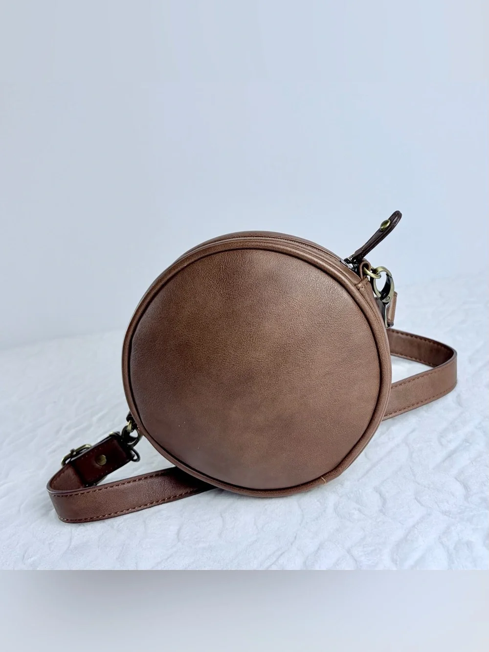 Wonder Woman shield embossed brown faux leather crossbody bag DC Comics - Picture 2 of 7